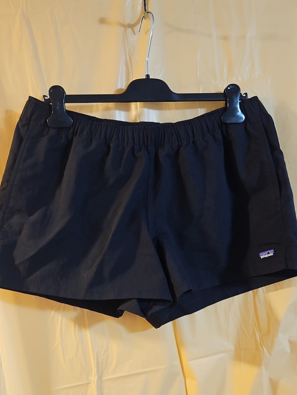 Patagonia Women's 2.5" Barely Baggies Shorts: BLACK: NEW WITH TAGS: SIZE LARGE